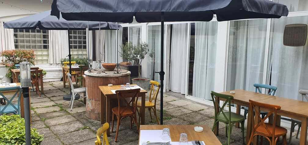 giardino parte frontale ristorante trattoria resiliente