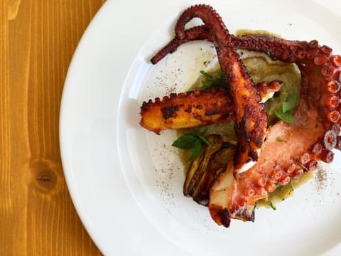 tentacoli di polpo con carciofi